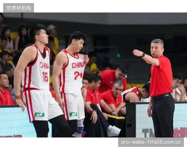 广州队依靠深厚的板凳深度与对手周旋，主教练郭士强激活了更多年轻球员的潜力。